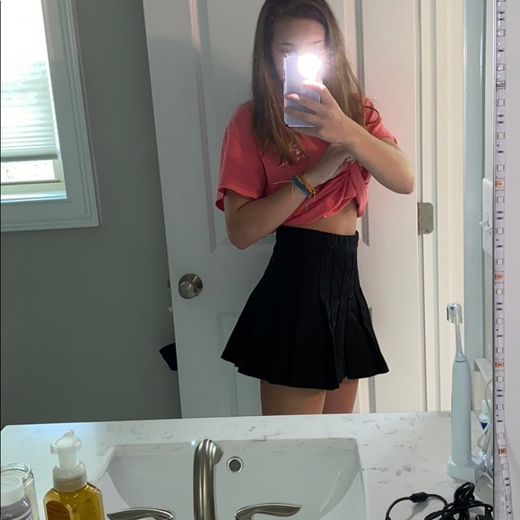 Brandy Melville Dresses & Skirts - pleated brandy skirt